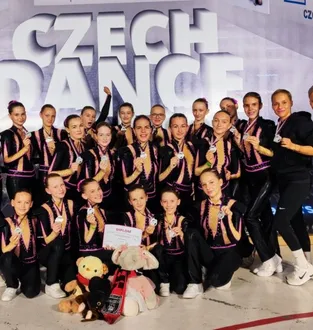 RockTeens s trenéry na taneční soutěži